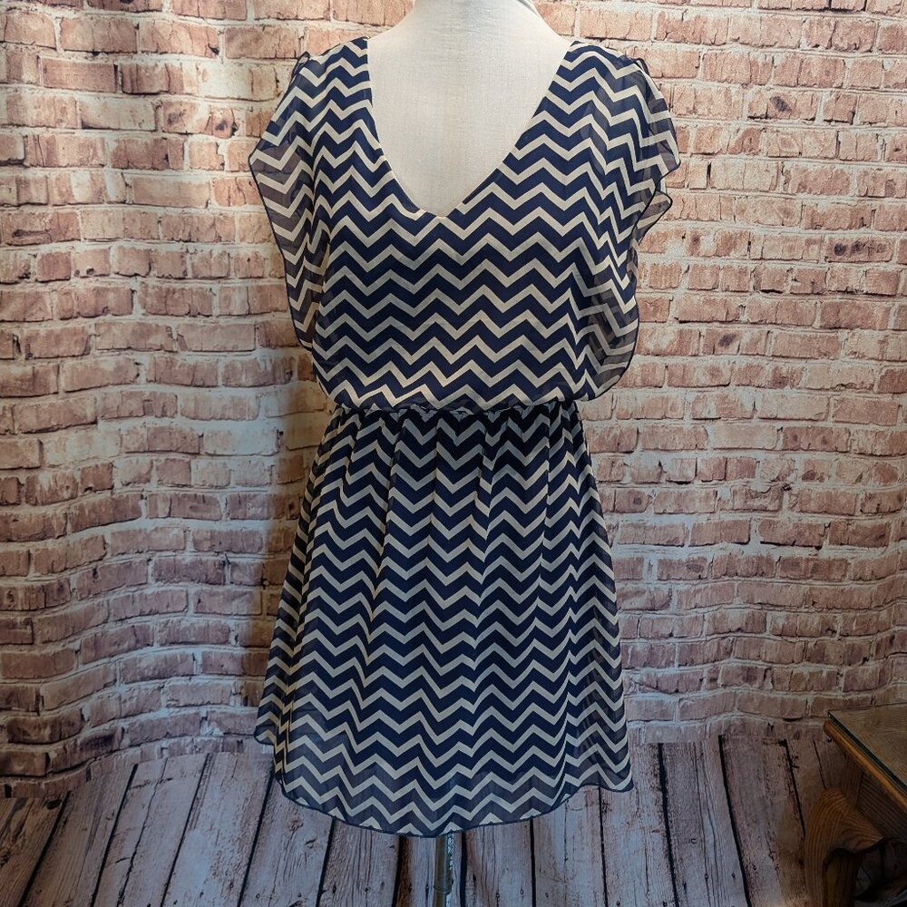 Speechless Dress Chevron Pattern Mini Flutter Sleeves Elastic Waist Small